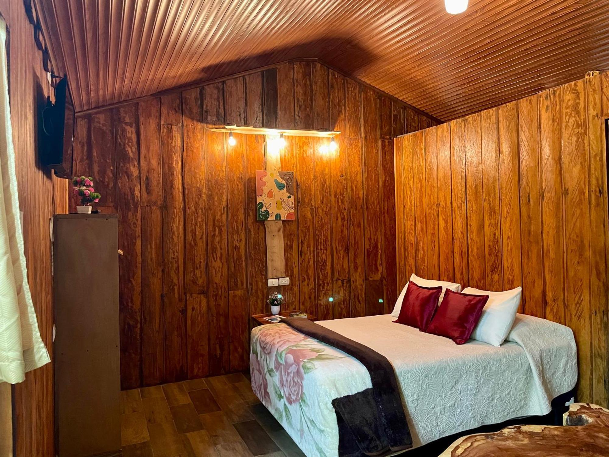 Cabanas La Montana モンテベルデ エクステリア 写真